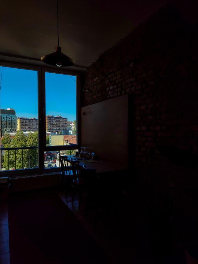 Appartement Urban Cozy Retreat à Pristina Extérieur photo